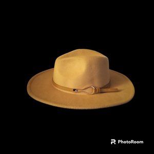 Belt detail fedora beige hat NWOT